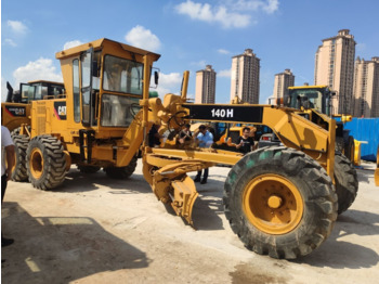 그레이더 CATERPILLAR 140H