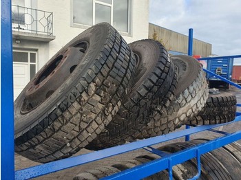 타이어 Michelin 245/70 R19.5 : 사진 1