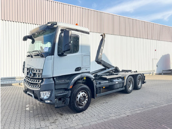 후크 리프트 트럭 MERCEDES-BENZ Arocs 2643