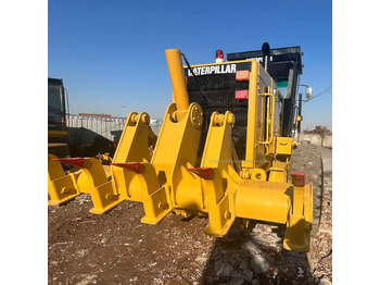 그레이더 CATERPILLAR 140H