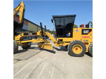 그레이더 CATERPILLAR 140H