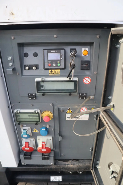 리스 SDMO R44C3 | 44 KVA | GOOD WORKING SDMO R44C3 | 44 KVA | GOOD WORKING : 사진 9