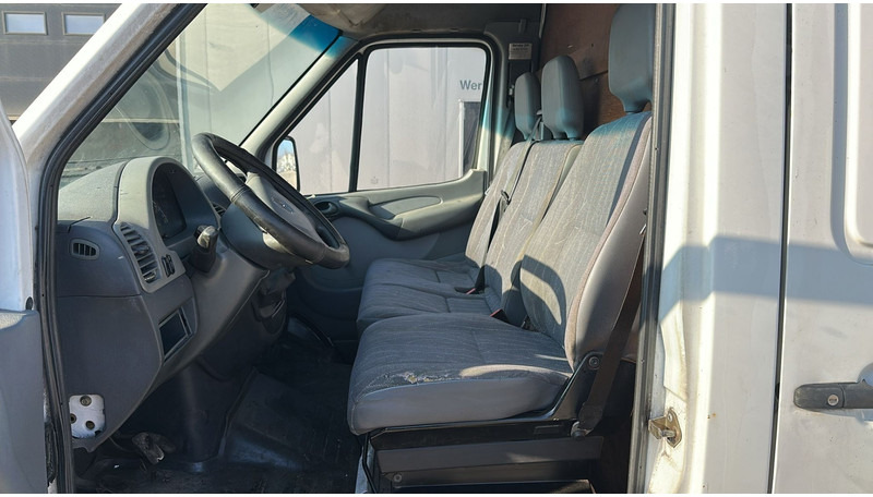 리스 Mercedes-Benz Sprinter  (H3 - L4 / MANUAL GEARBOX) Mercedes-Benz Sprinter  (H3 - L4 / MANUAL GEARBOX) : 사진 9