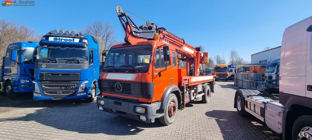 크레인 트럭, 드롭사이드/ 플랫베드 트럭 Mercedes-Benz 1722 Dachdeckerkran Cormach 30000  TECH, : 사진 9