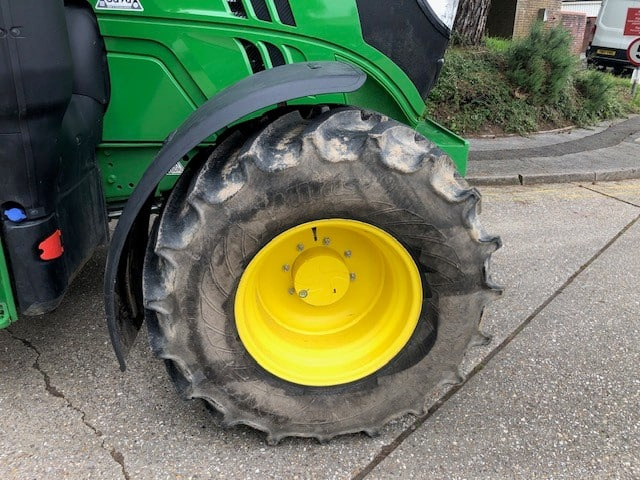 신규 장궤형 트랙터 John Deere 6140M : 사진 12