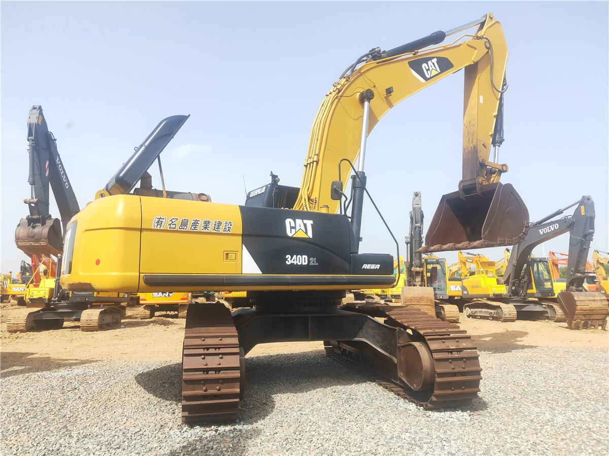 크롤러 굴삭기 Caterpillar 340D : 사진 9