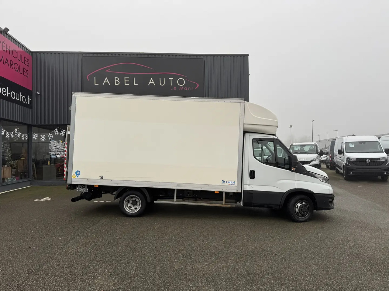 박스 밴 Iveco Daily 35C16 EMPATTEMENT 4100 : 사진 8