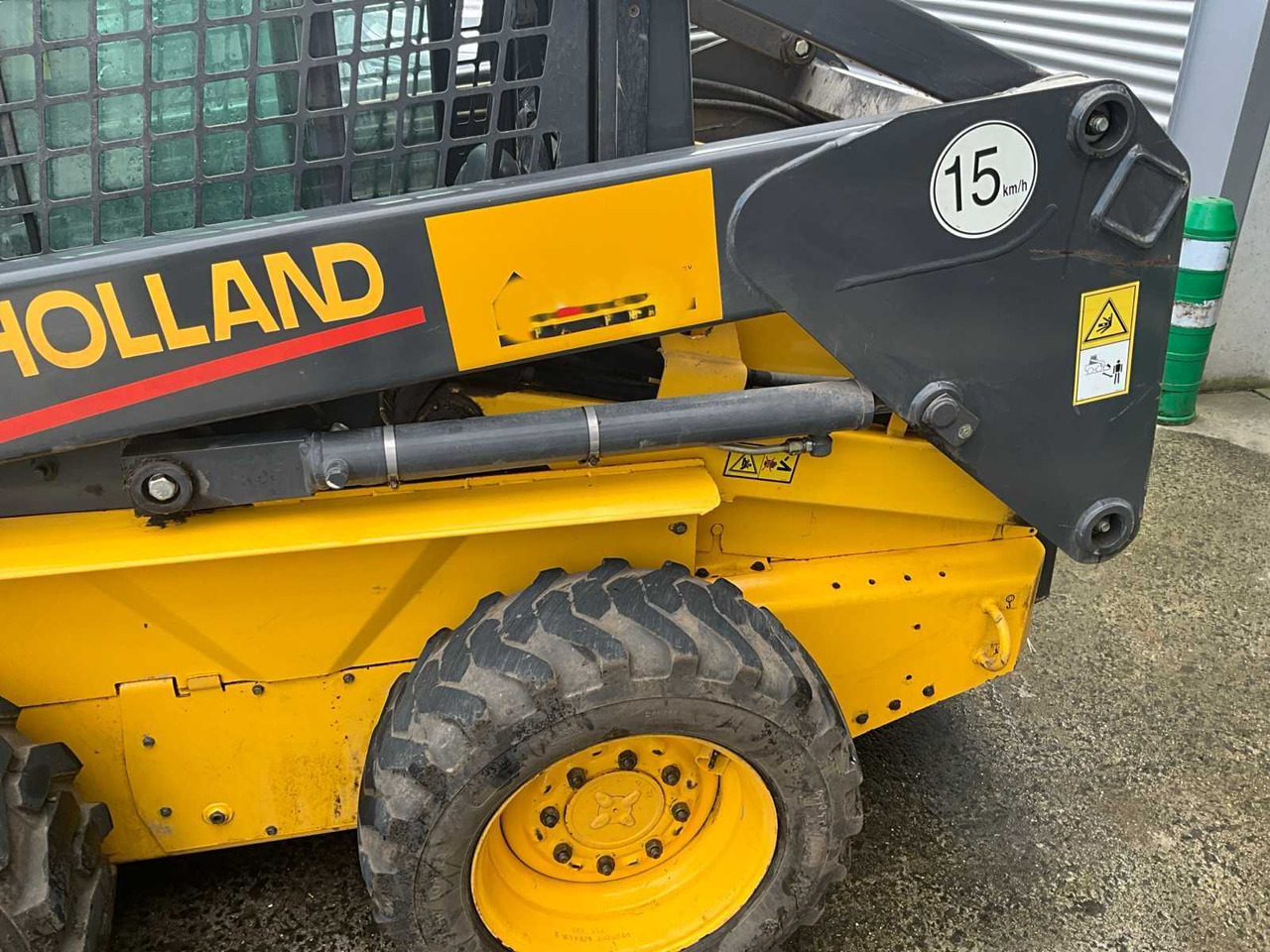 스키드 스티어 로더 New Holland LS 170 : 사진 17